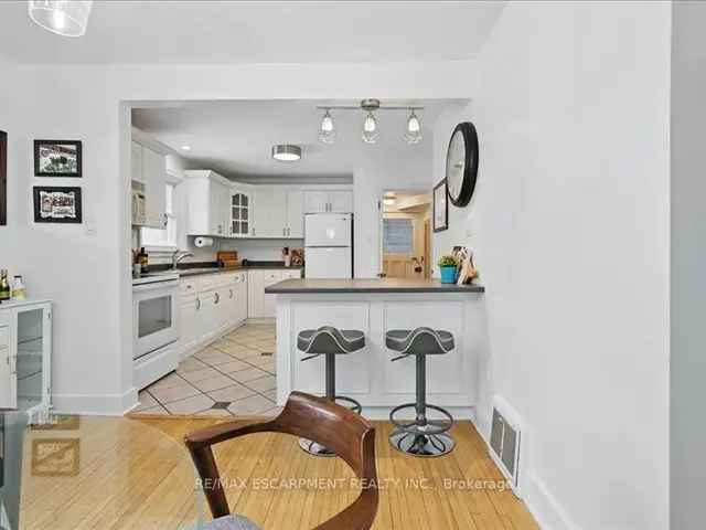 House For Sale in 46, The Strand Avenue, Brantford, Ontario