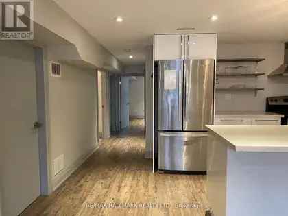 2 Room 307 m² Toronto Apartment - Renovated