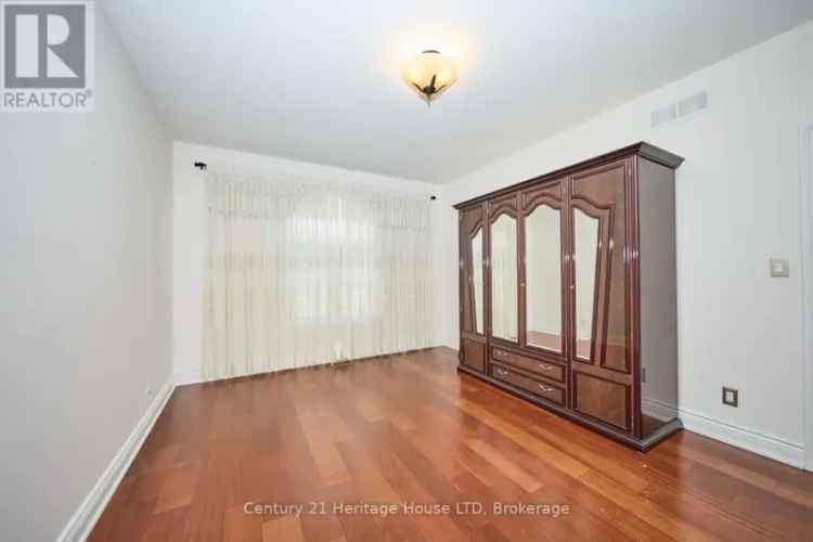 Custom Bungalow in Ridgeway 3 Beds 25 Baths Open Concept