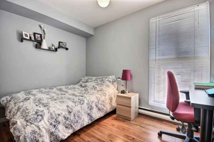 Spacious 5 1/2 Top Floor Apartment Near University