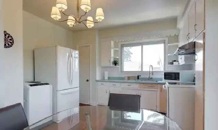 FURNISHED, ALL INCLUSIVE, SPACIOUS UPPER DUPLEX, NDG