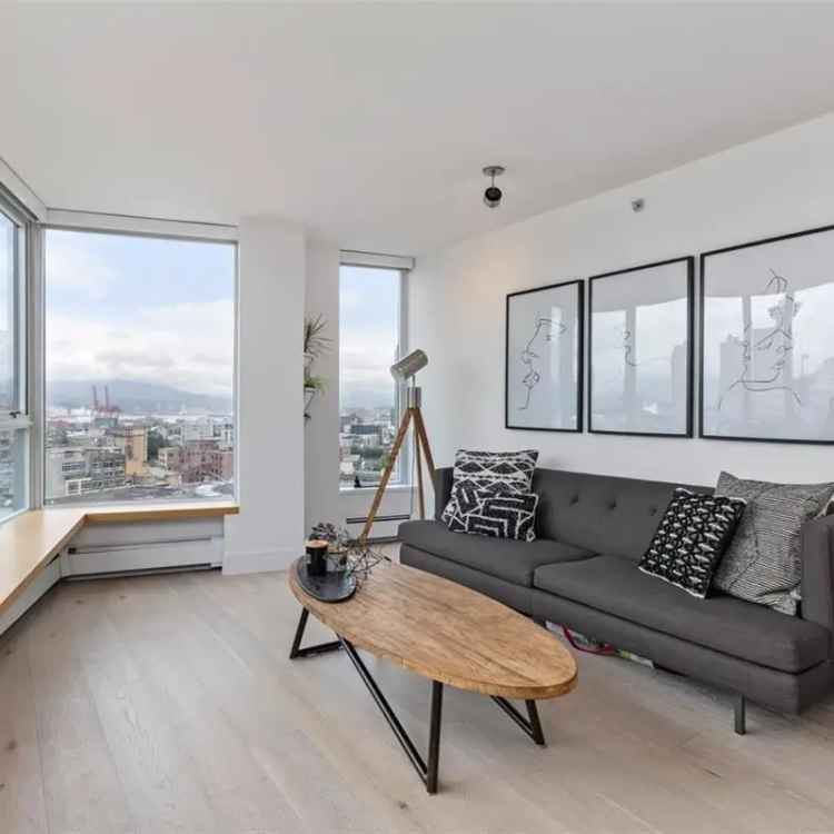 Luxury 2 Bed+Den Condo with Panoramic Views