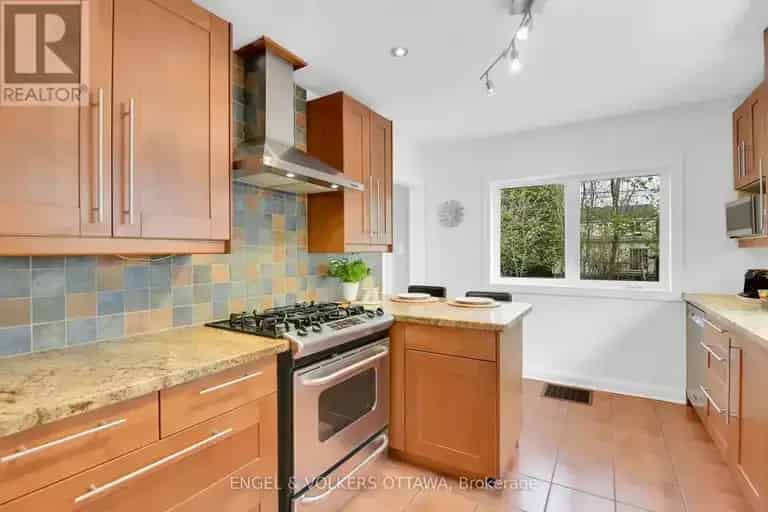 100 Noel Street New Edinburgh House 3 Beds Updated Kitchen