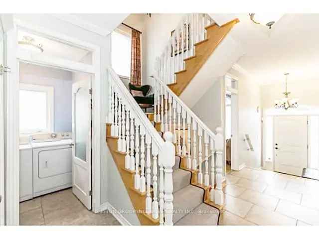 House For Sale in Barrie, Ontario