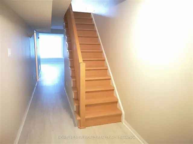 Townhouse For Rent in Aurora, Ontario