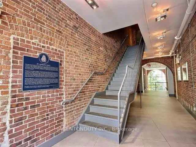 St Lawrence Market Loft 557 sq ft  Renovated Exposed Brick