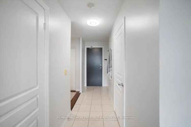 Spacious 1+Den Condo near Whitby Go Station