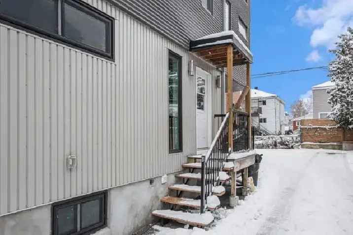 Rent Exquisitely Remodeled 2 Bedroom Apartment in Ottawa with Modern Features