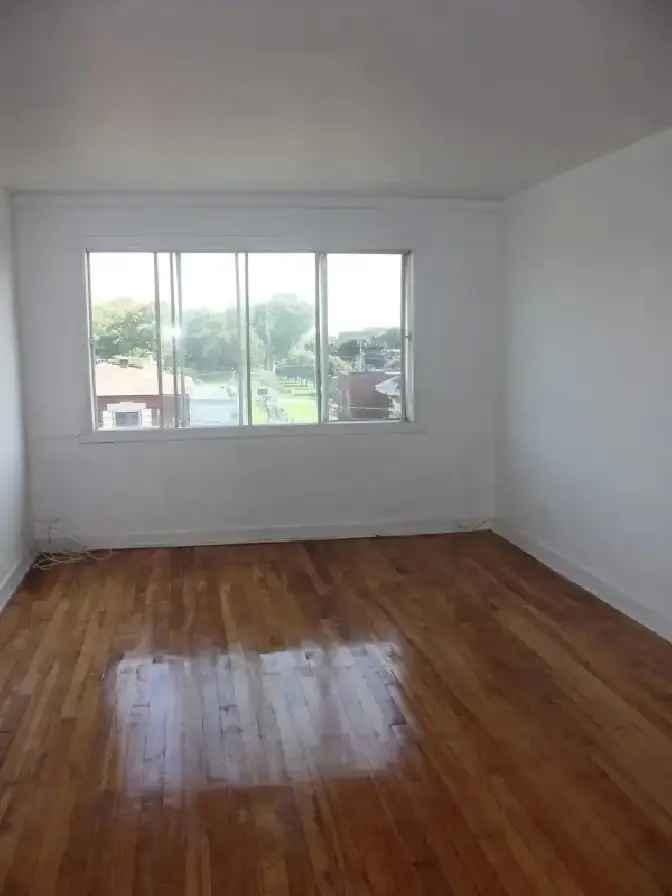 Lachine Apartment Rental May June 4 1/2 Hardwood Floors