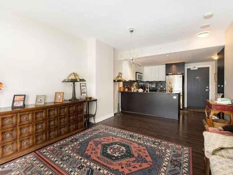 Grand Central 1-Bedroom Condo Near Skytrain and Amenities