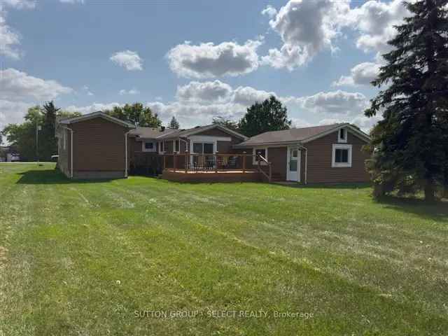 Grand Bend Cottage with Boating Access and Private Dock