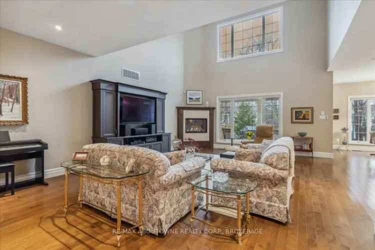 House For Sale in Oakville, Ontario