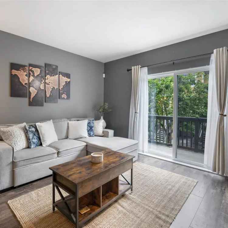 3 Bedroom Townhouse for Rent in South Surrey