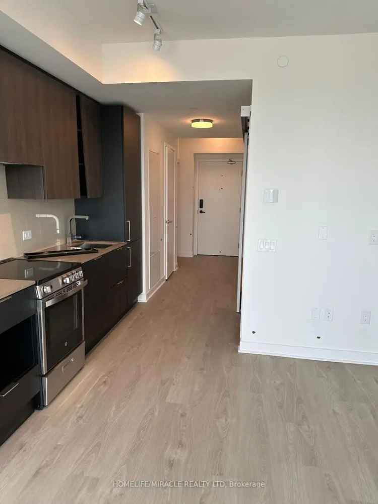 Gorgeous 1+1 Bedroom Condo near Square One