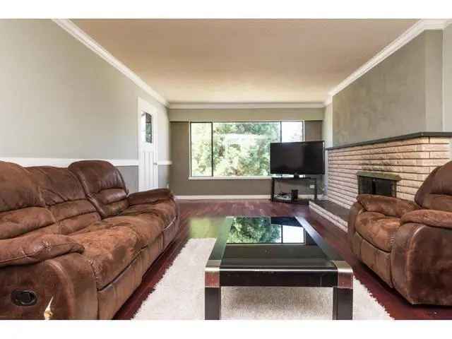 1_2 Duplex for Sale 2200 Sq Ft 4 Beds 2 Baths Huge Backyard