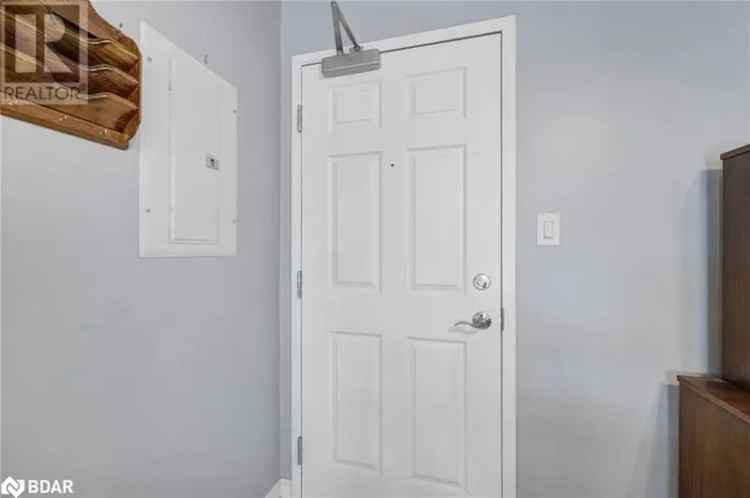 Spacious 2-Bedroom Condo near Hwy 400