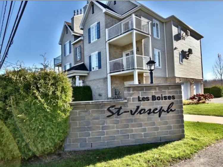 Spacious Condo Near Deux-Montagnes REM