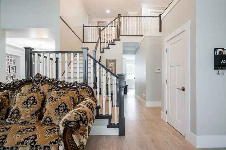 8 Bed 5 Bath House Surrey Cloverdale R2964608