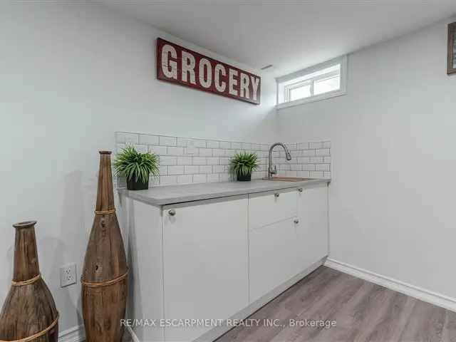 Stunning Renovated Backsplit Family Home 3 Beds 2 Baths