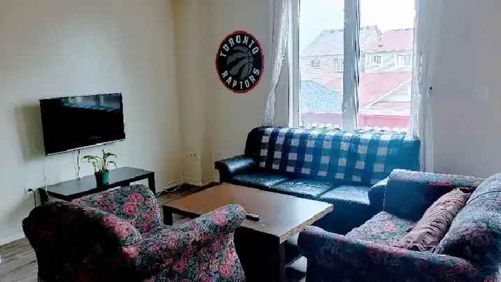 ✔✔ Student Room For Rent - York University Village