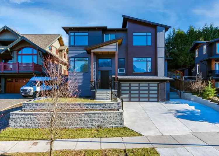 Executive Residence in Thunderbird Creek with Mountain Views