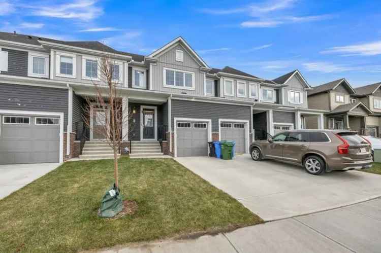 House For Sale in Calgary, Alberta