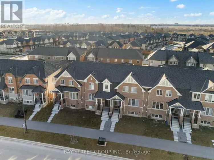 Luxury Whitby Townhouse 3 Bed 3 Bath Double Garage Massive Balcony