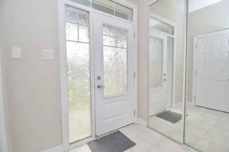 Rent 3 Bedroom Townhouse in Orleans with Modern Features