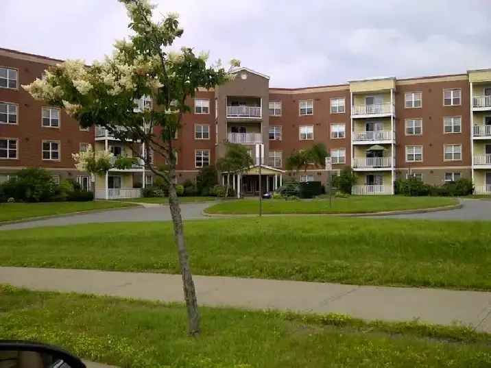 1 Bedroom unit December 1st-  81 Parkland Drive