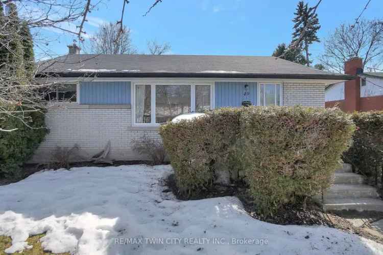 House For Sale in 49, Ballantyne Avenue, Cambridge, Ontario