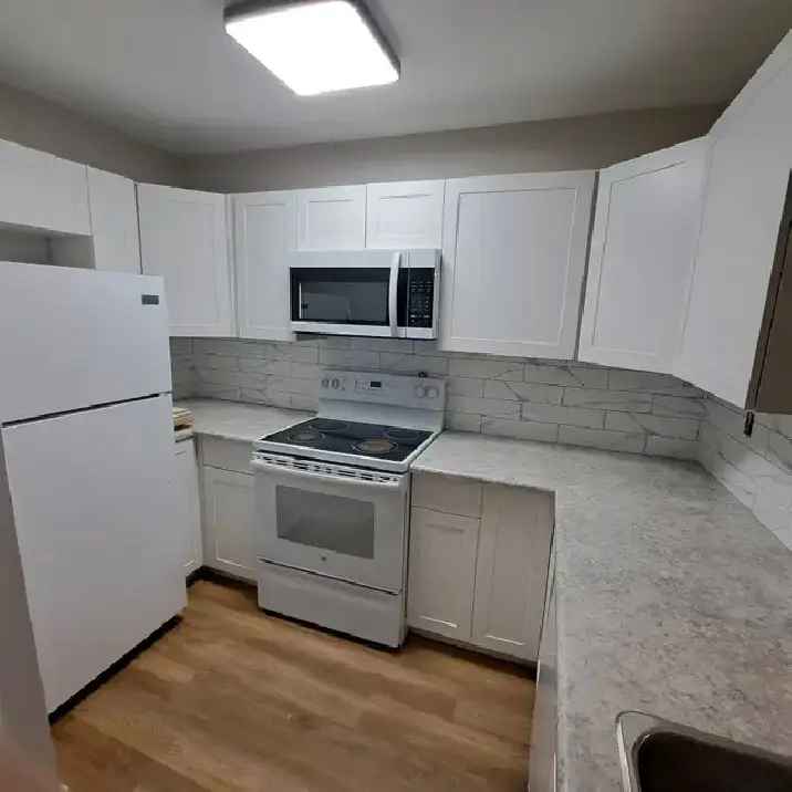 Rent townhouse in Edmonton with 3 bedrooms and fenced yard