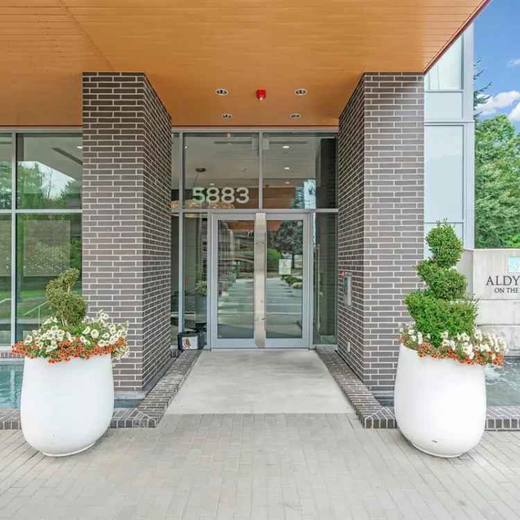 Spacious 2-Bed 2-Bath Condo near Patterson Skytrain