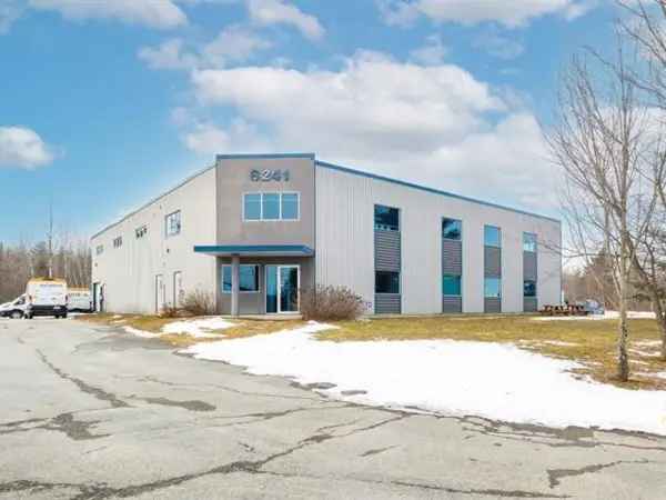 Commercial Building For Sale Estrie 8000 sqft High Visibility