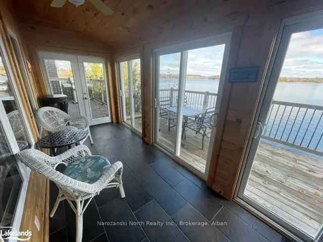 Lake House with Breathtaking Views - 2050 Sqft, 3 Beds, 1 Bath