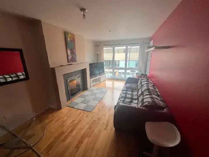 CHAMBRE À LOUER / CONDO/ TOUT INCLUS / 750$ PAR MOIS/ 4 1/2