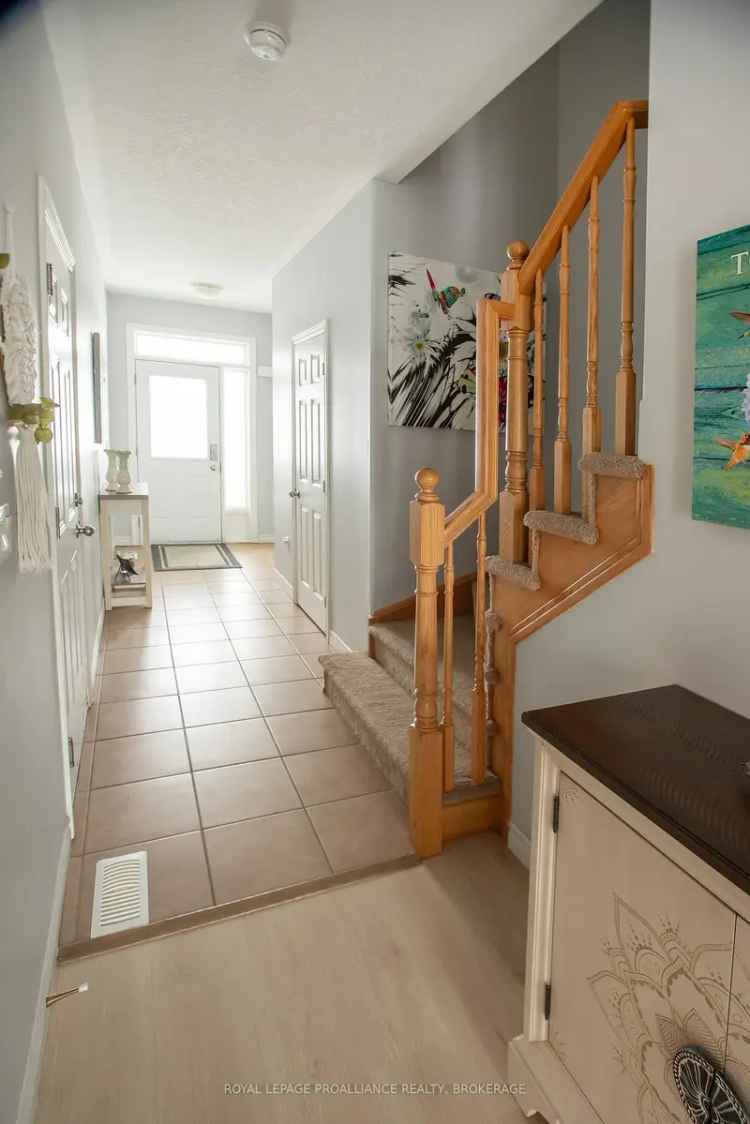 3 Bedroom Townhome near CFB Kingston and Hwy 401