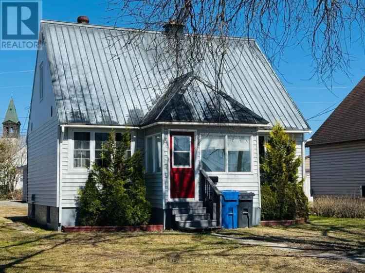 1928 Home in Kapuskasing: 3 Beds, 2 Baths, 2 Car Garage