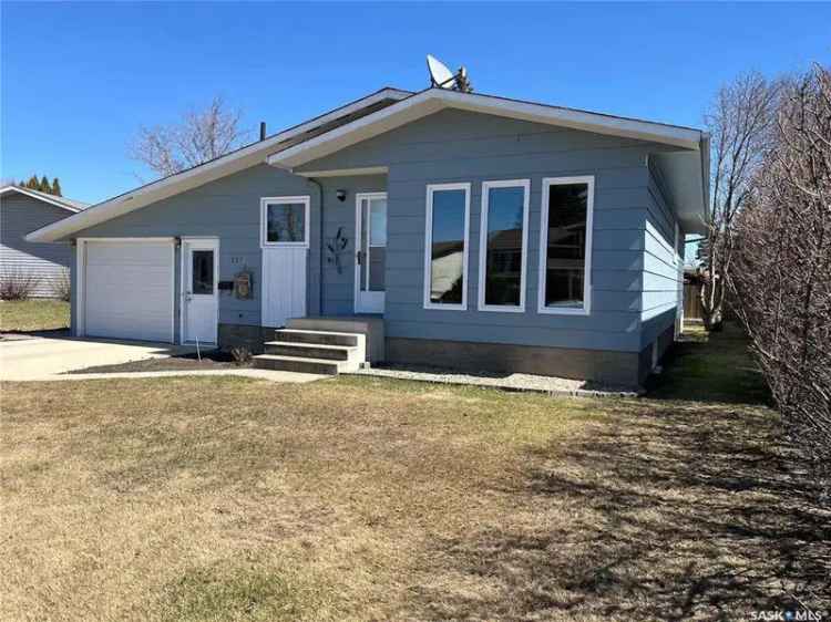 Charming Humboldt Family Home - 3 Beds 2 Baths
