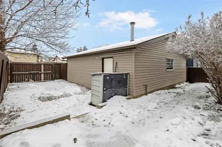 House For Sale in Calgary, Alberta