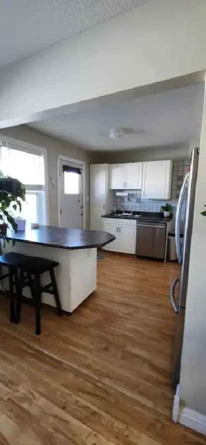 Rent 3 Bedroom Townhouse in the SW with Modern Features