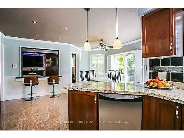 House For Sale in Barrie, Ontario