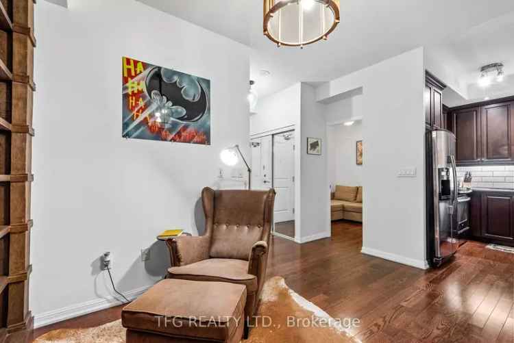 Condo For Sale in 628, Fleet Street, Toronto, Ontario