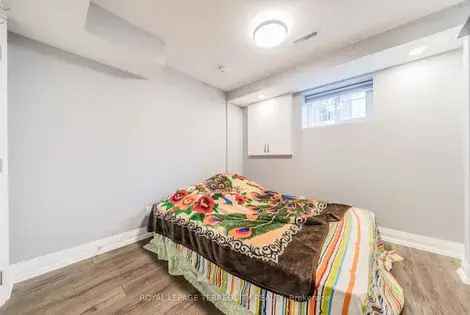 1 room house of 300 m² in Toronto