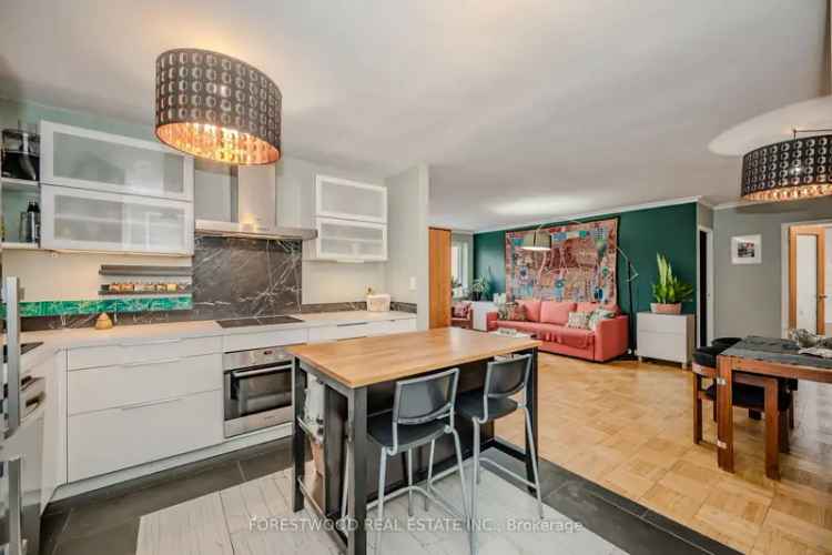 Condo For Sale in 935, The Queensway, Toronto, Ontario