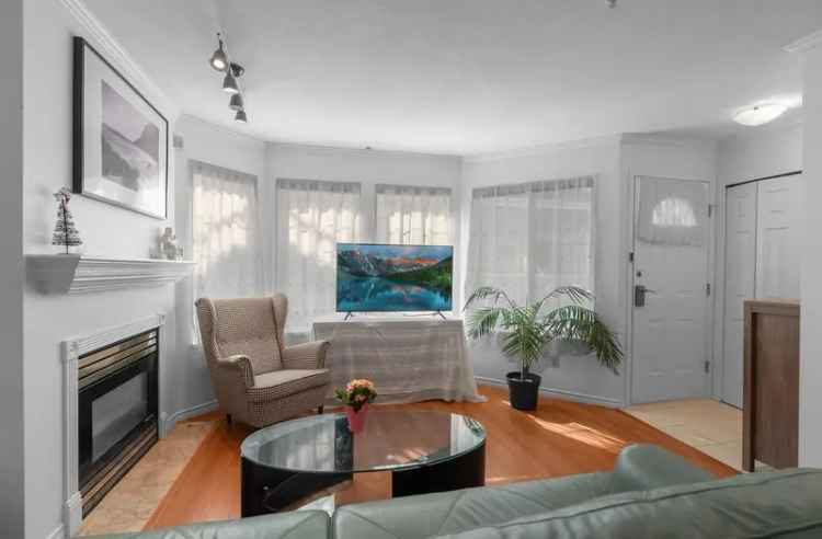 A $998,880.00 Townhouse with 4 bedrooms in Brighouse South, Richmond