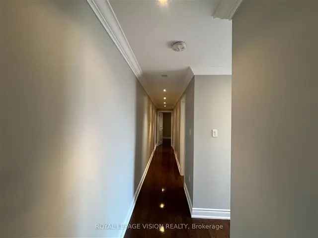 Large Family Home 3+1 Bedroom 2 Car Garage Downtown Toronto