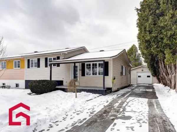Split Level Home with Pool Laurentides