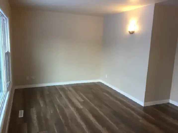 Rent Main Floor Suite with 3 Bedrooms and Fenced Backyard in Edmonton