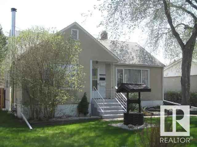 2 2 Bedroom Bungalow Large Lot Fully Fenced Backyard Close to Amenities