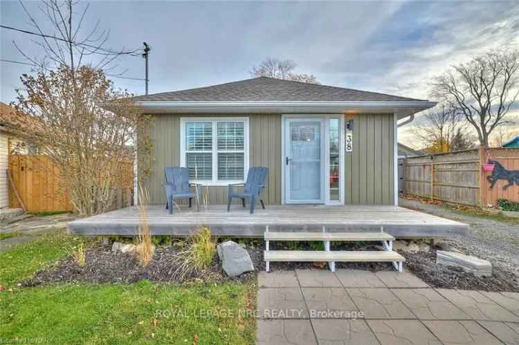 Buy bungalow in Crystal Beach with modern features and outdoor space